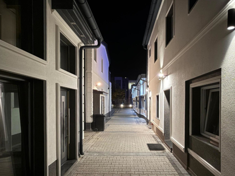 Hausansicht bei Nacht