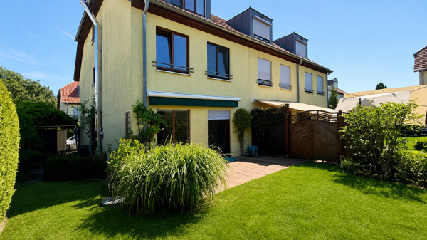 Gartenansicht - Ki-bearbeitet