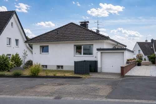 Freistehendes Einfamilienhaus mit Garage in gefragter Lage von Siegburg - Wolsdorf