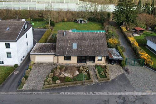 1.565 m² Baugrundstück mit Baugenehmigung und weiterem Entwicklungspotenzial