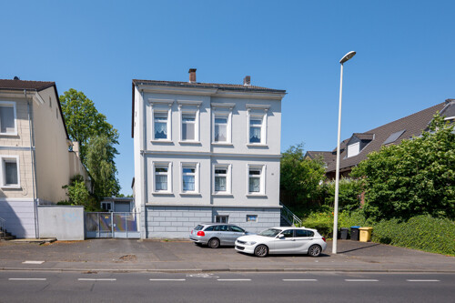 Zweifamilienhaus mit Gewerbeflächen und weiterem Entwicklungspotenzial in Bonn-Mehlem