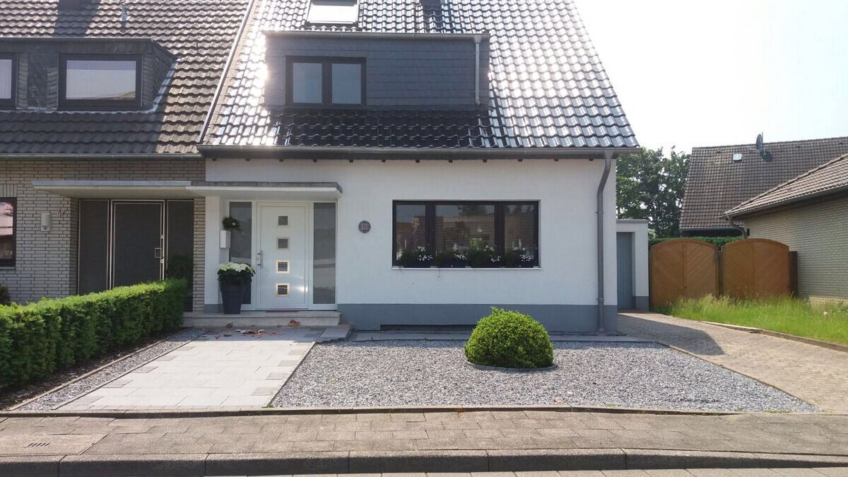 Außenansicht im Sommer