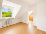 Schlafzimmer mit Blick in die Ankleide