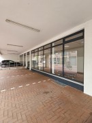 PKW Stellplätze direkt vor Geschäftslokal EG