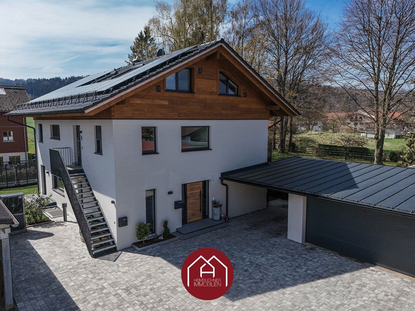 Außenansicht Haustür & Garagen