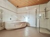 Hauptbadezimmer mit Wellnesswanne