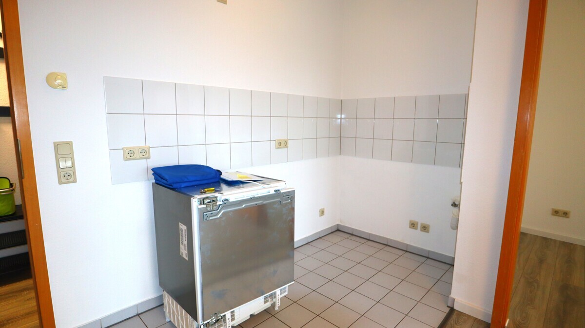 Architektonisch attraktive, renovierte Wohnung mit Balkon und Tiefgarage im Herzen von Schlebusch!!! - Foto 3