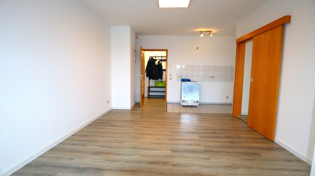 Architektonisch attraktive, renovierte Wohnung mit Balkon und Tiefgarage im Herzen von Schlebusch!!! - Foto 1