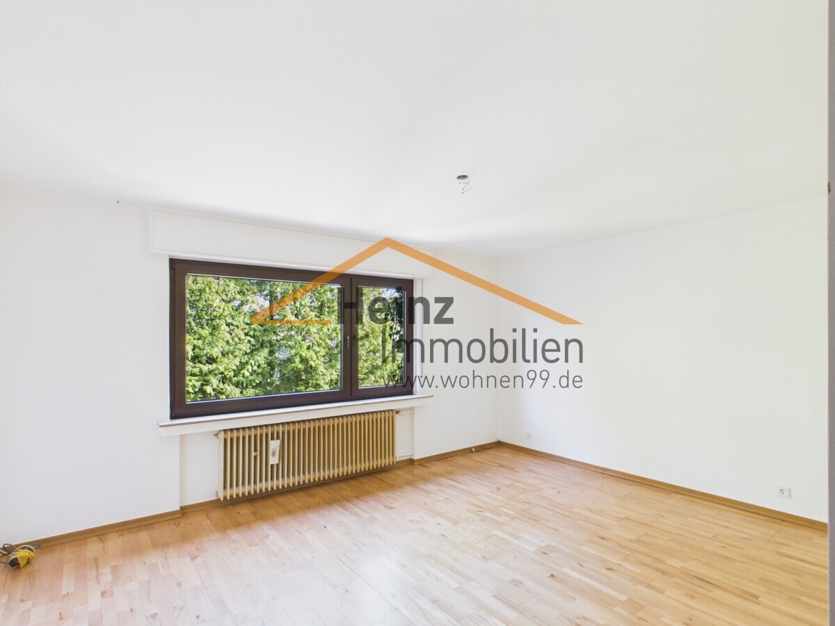 Freistehendes Einfamilienhaus mit schönem Garten und Garage - Foto 1