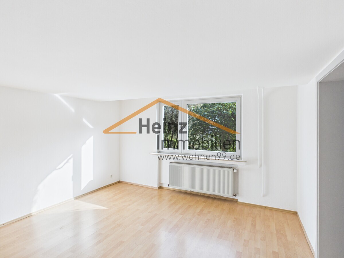 Freistehendes Einfamilienhaus mit schönem Garten und Garage - Foto 4