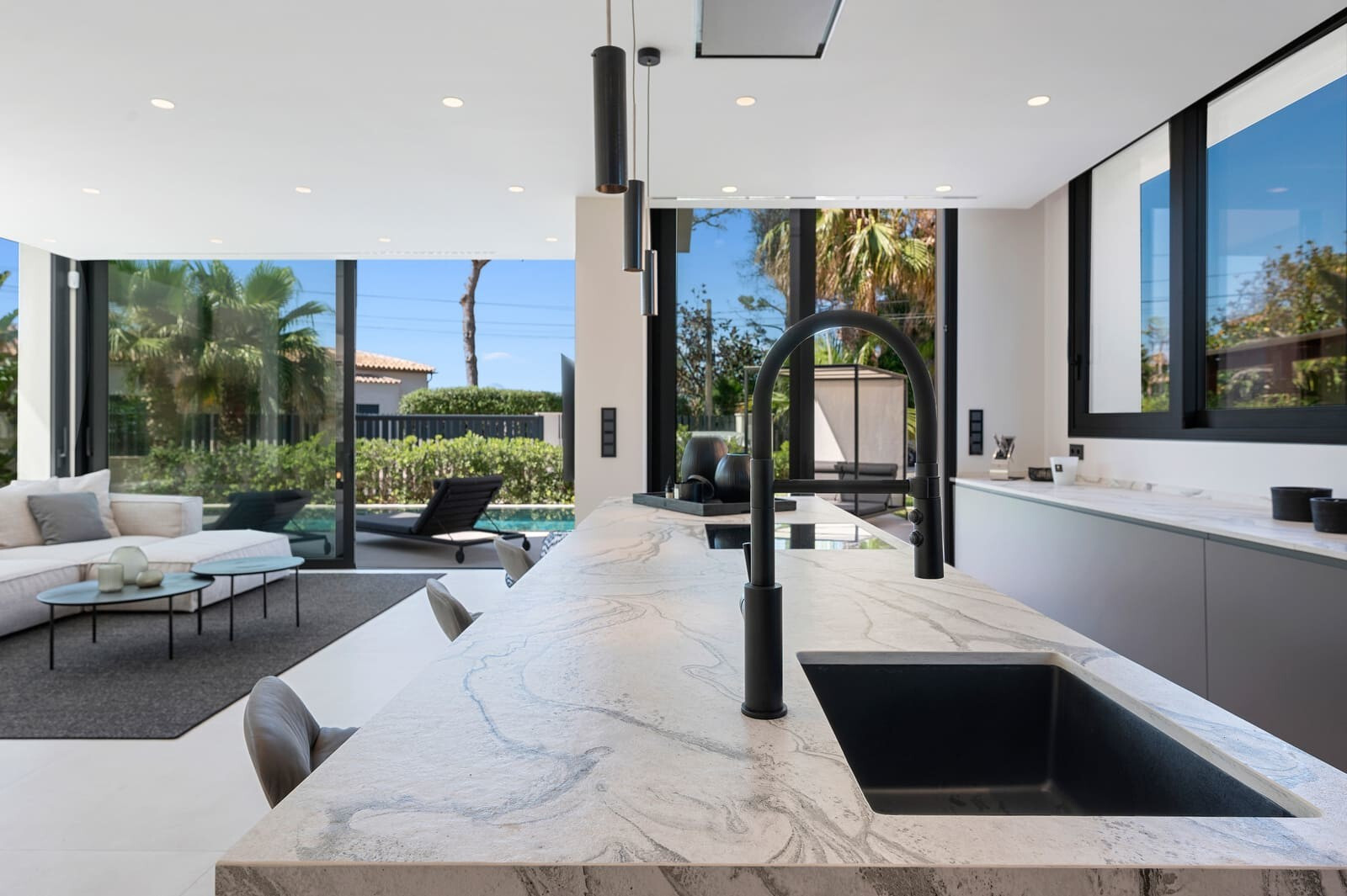 atemberaubende-neubau-villa-mit-grossartigem-meerblick-in-el-toro-mallorca-21