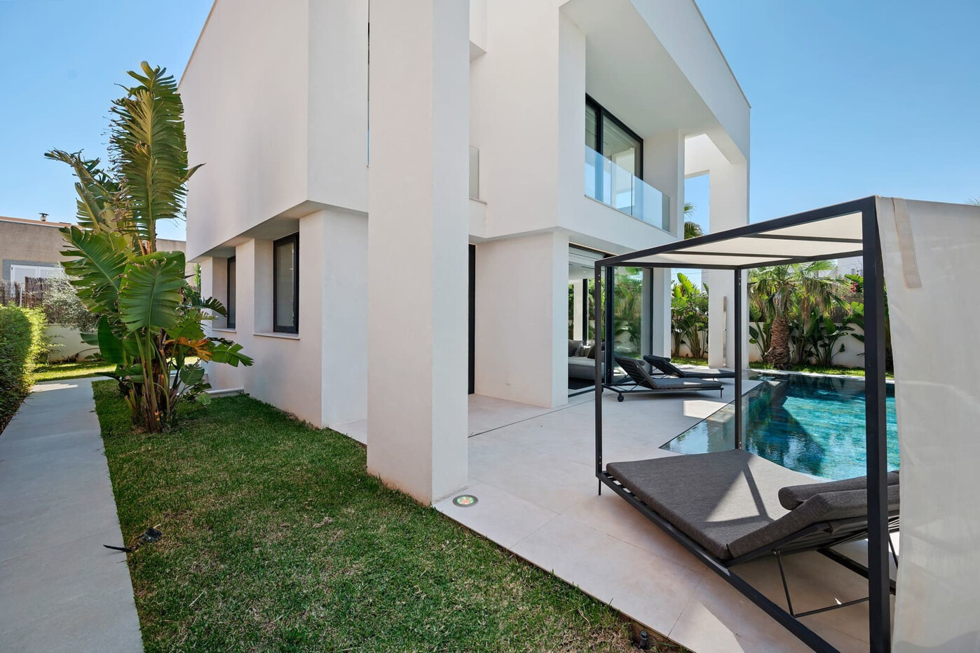 atemberaubende-neubau-villa-mit-grossartigem-meerblick-in-el-toro-mallorca-28