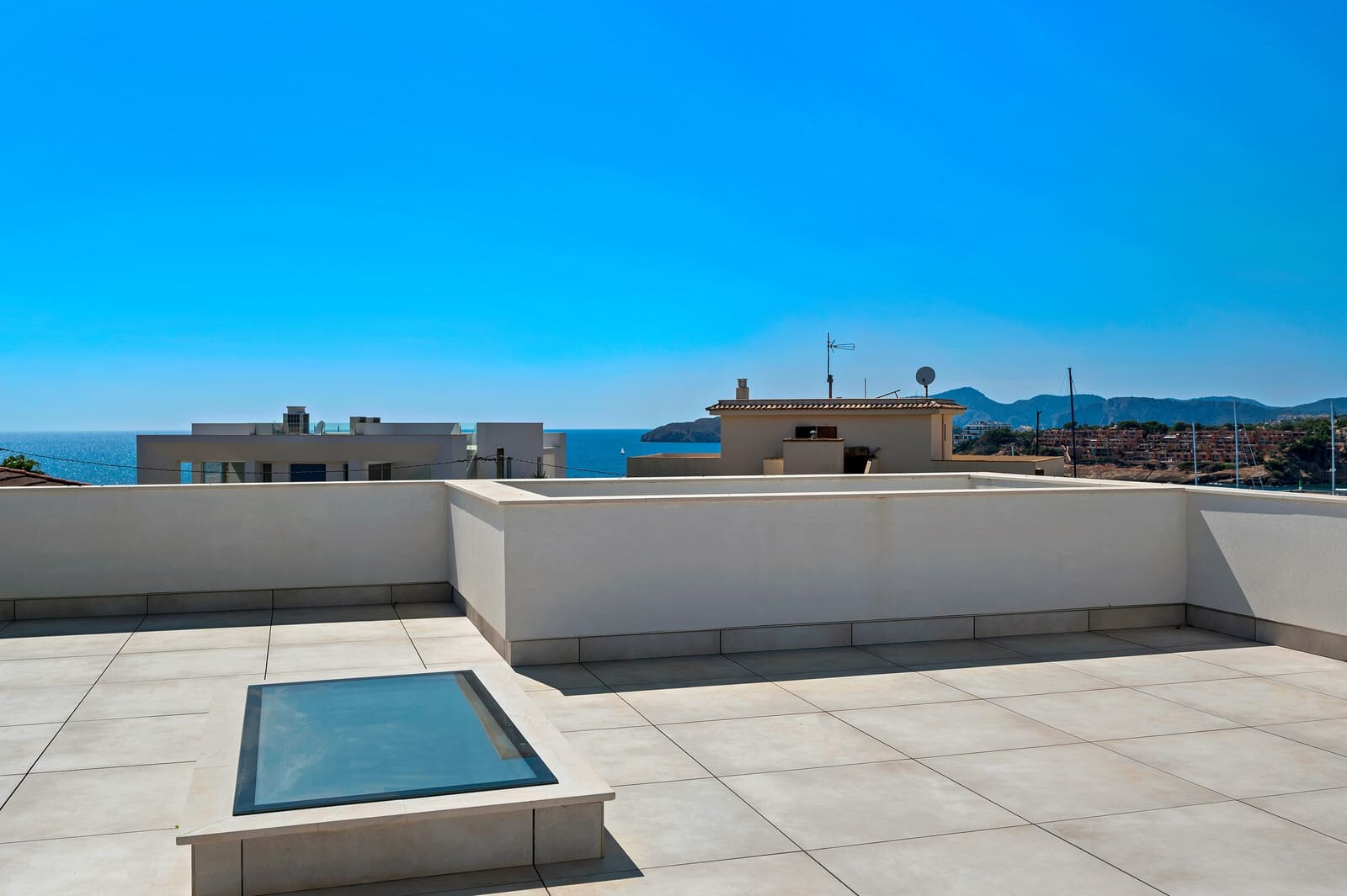 atemberaubende-neubau-villa-mit-grossartigem-meerblick-in-el-toro-mallorca-44