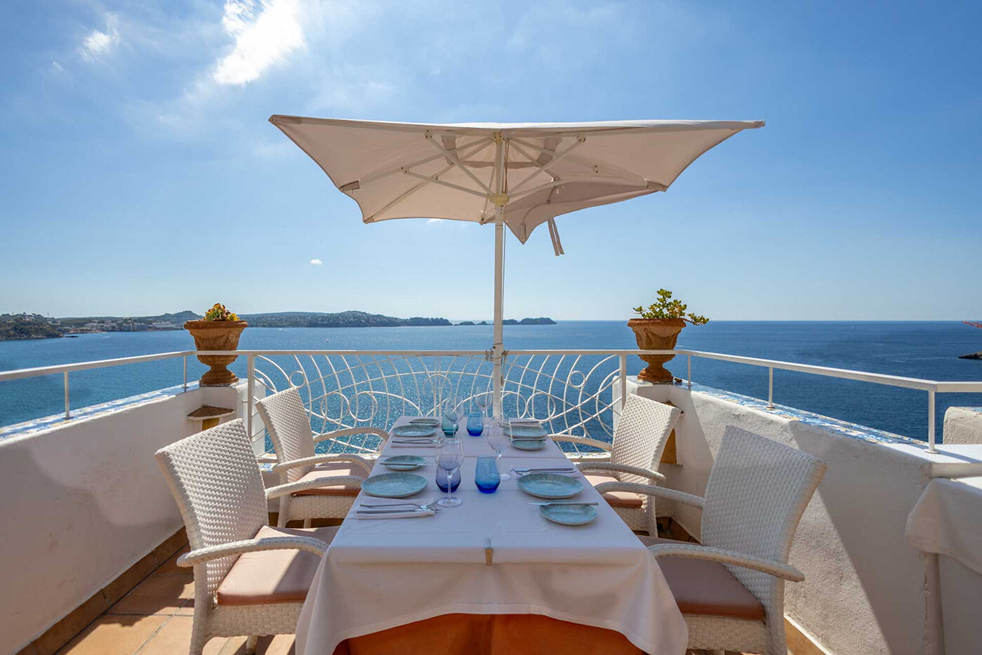 Restaurantterrasse am Meer
