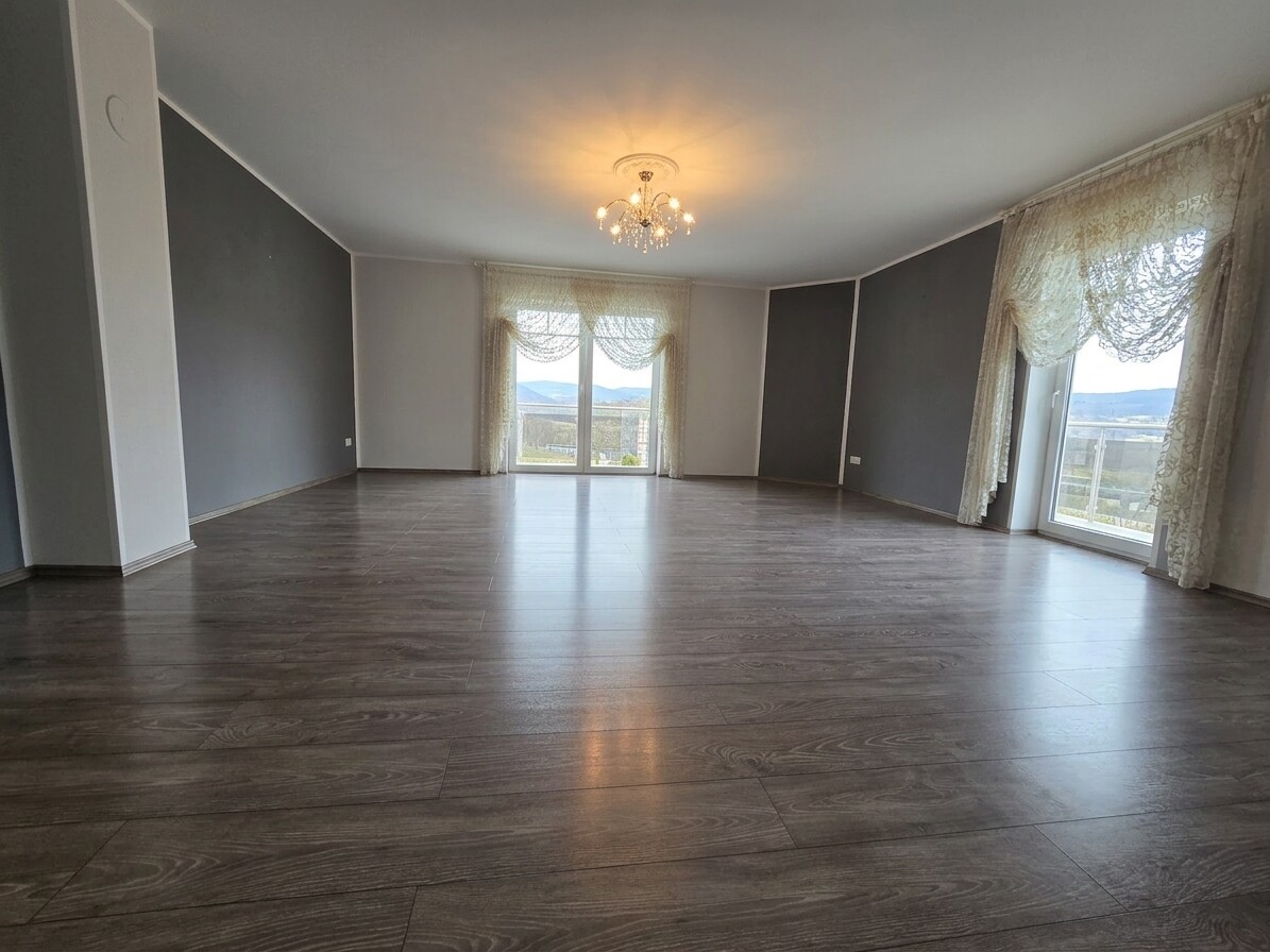 HH-EG Weitläufiger Wohn-Salon mit Panorama-Balkon