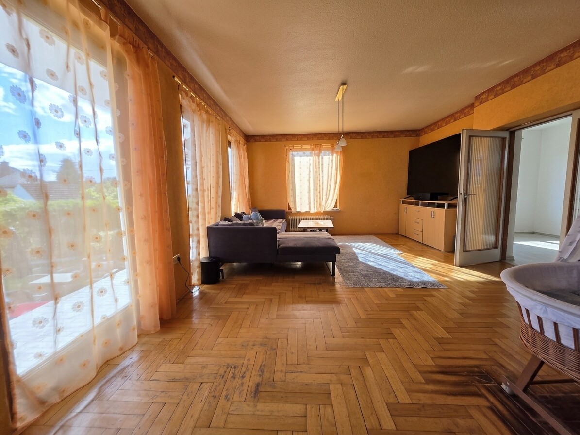 HH EG Lichtdurchflutetes Wohn- und Esszimmer mit direktem Zugang zur Terrasse