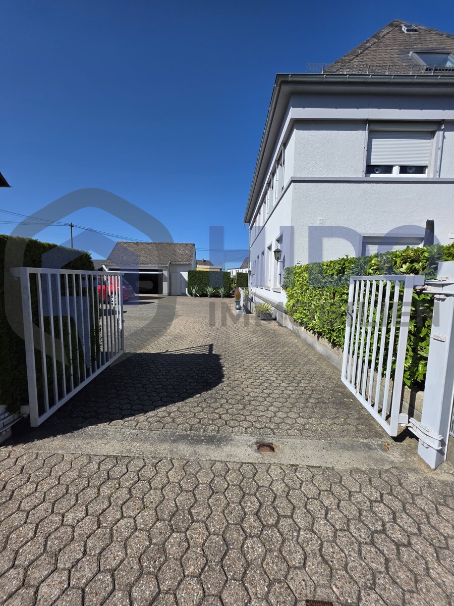 Parkplatz und Garage
