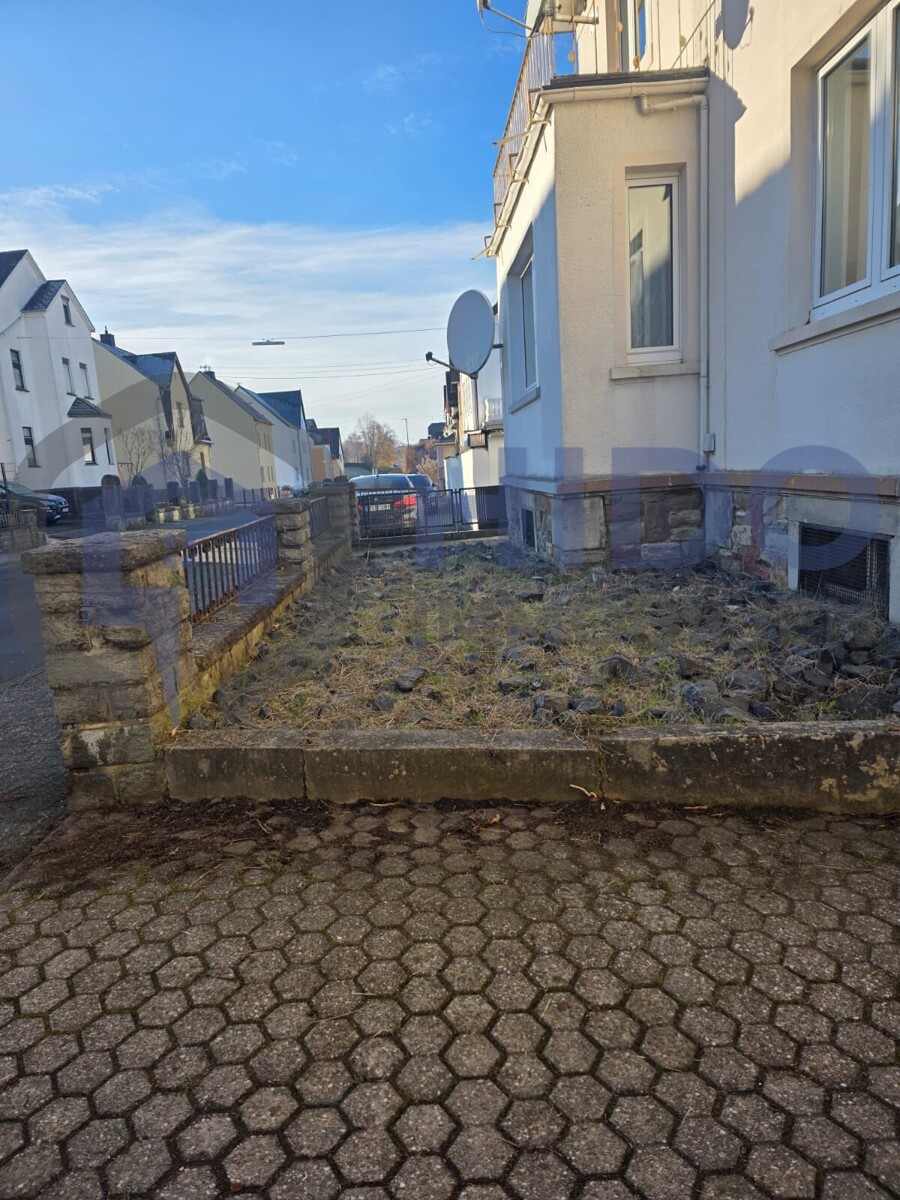 Vorgartenfläche mit Kies/Steinbeet