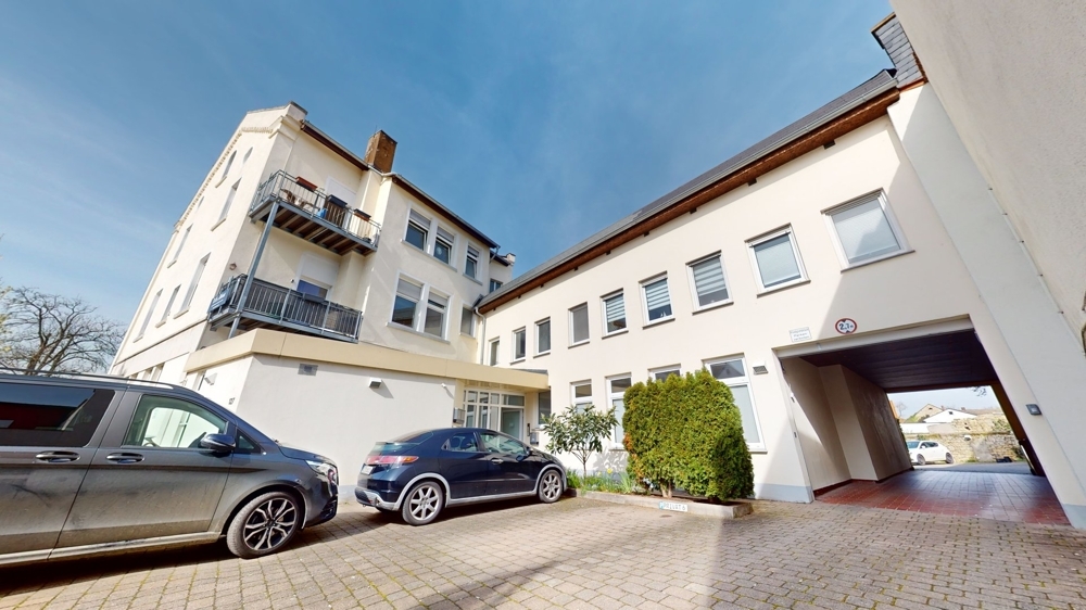 Hofansicht Zufahrt Stellplätze