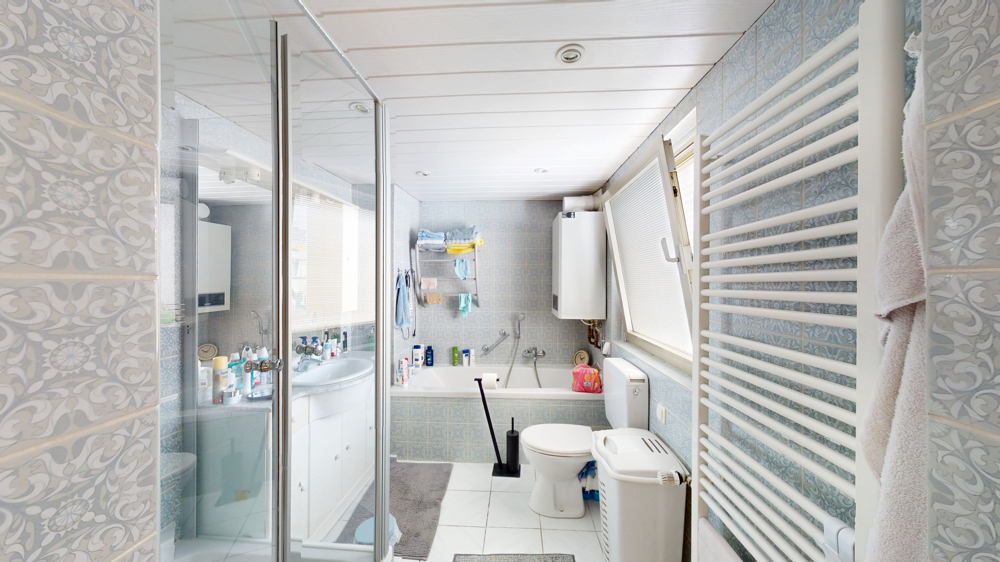 Whg 1: Badezimmer