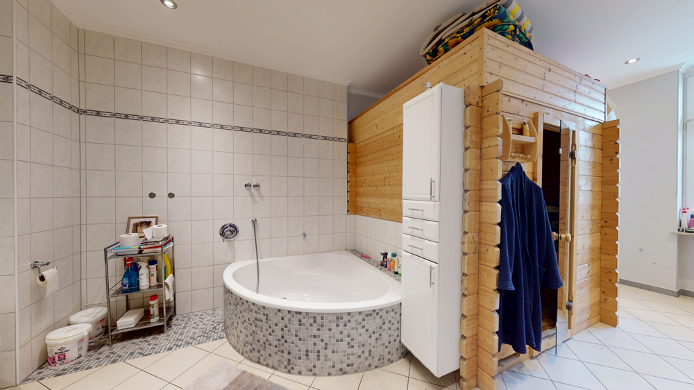 Bad mit Sauna EG