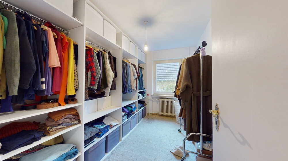 Begehbarer Kleiderschrank EG