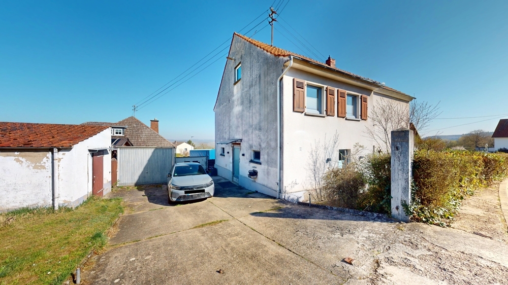 Garage und Stellplätze