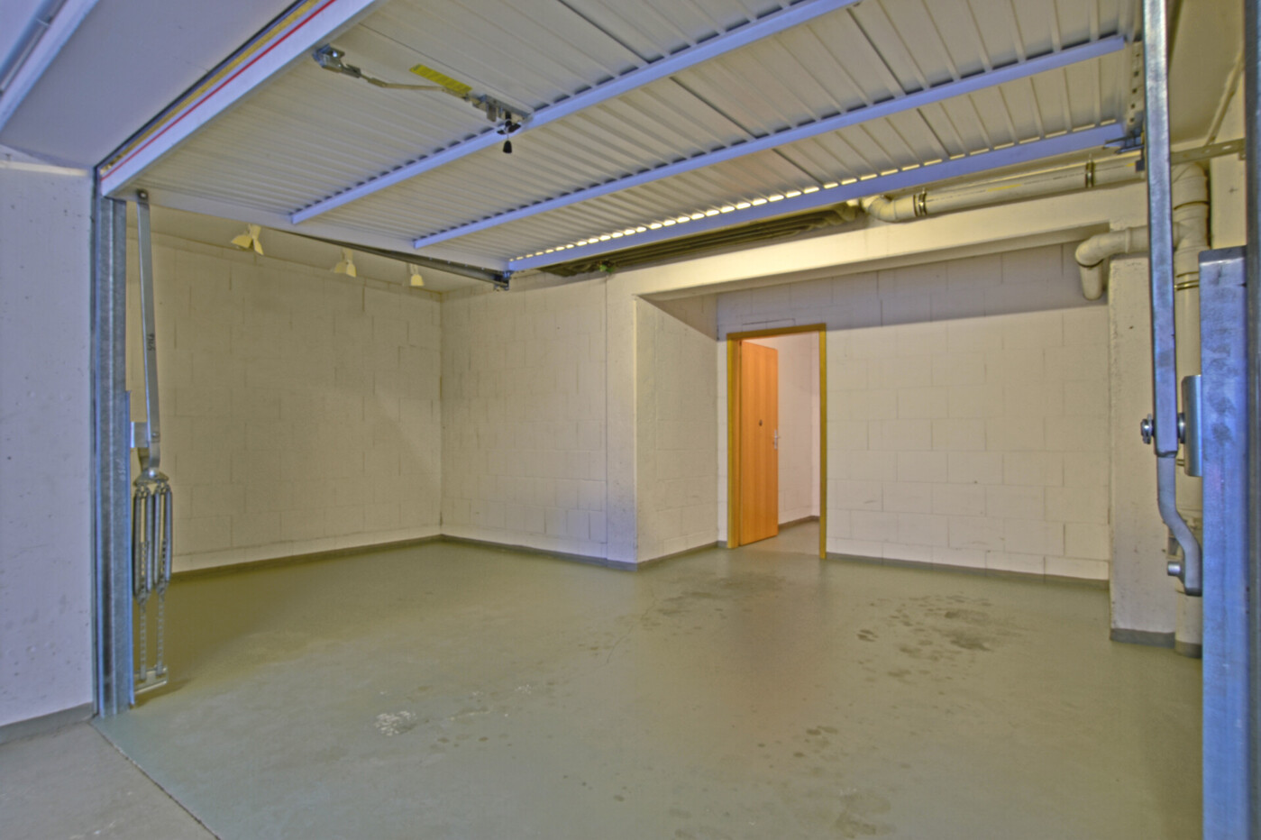 Tiefgaragenstellplatz mit Kellerraum