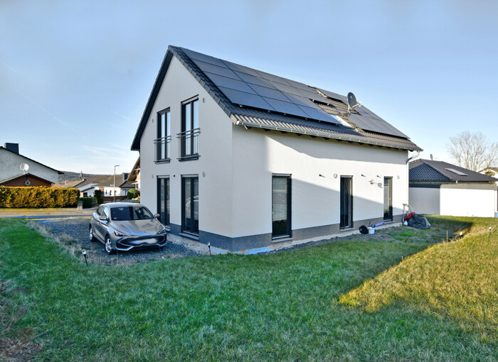 Modernes Einfamilienhaus in Borken OT Arnsbach mit Wärmepumpe und PV-Anlage