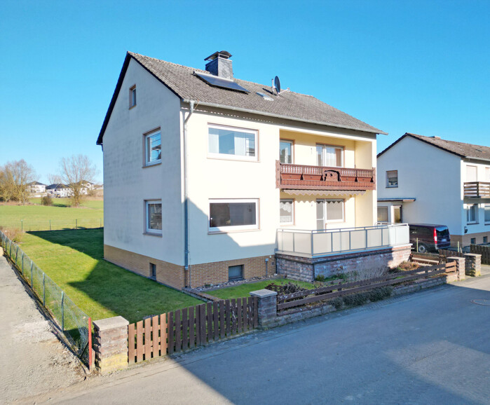 Gepflegtes Ein- bis Zweifamilienhaus in reizvoller Feldrandlage von Niedenstein-Metze