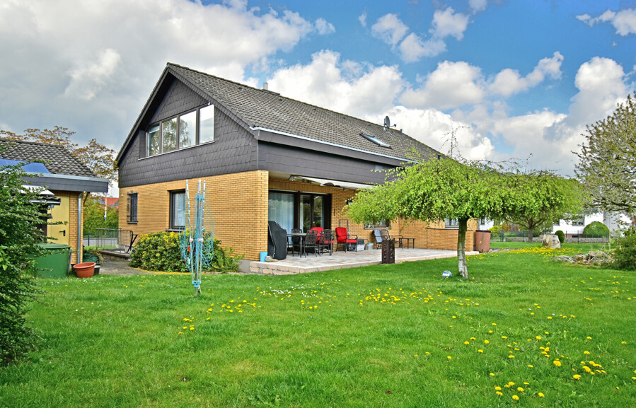 Frei werdendes, stattliches Einfamilienhaus auf über 1.300 m² Grund in Wolfhagen am Teichberg