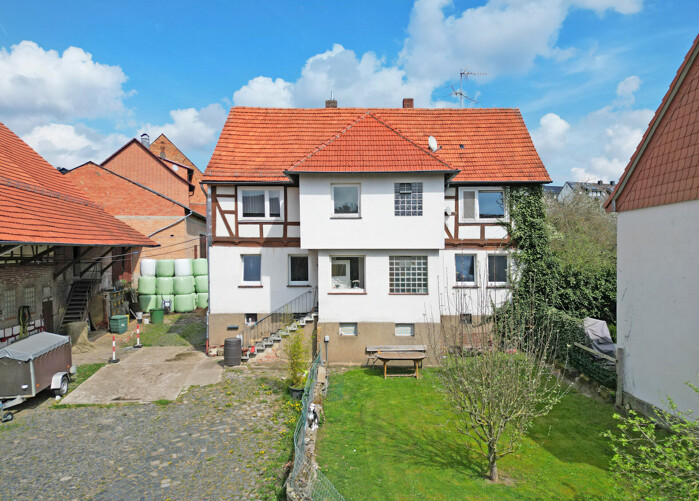 Resthof - Wohnhaus mit Scheunen - in Schauenburg-Elgershausen