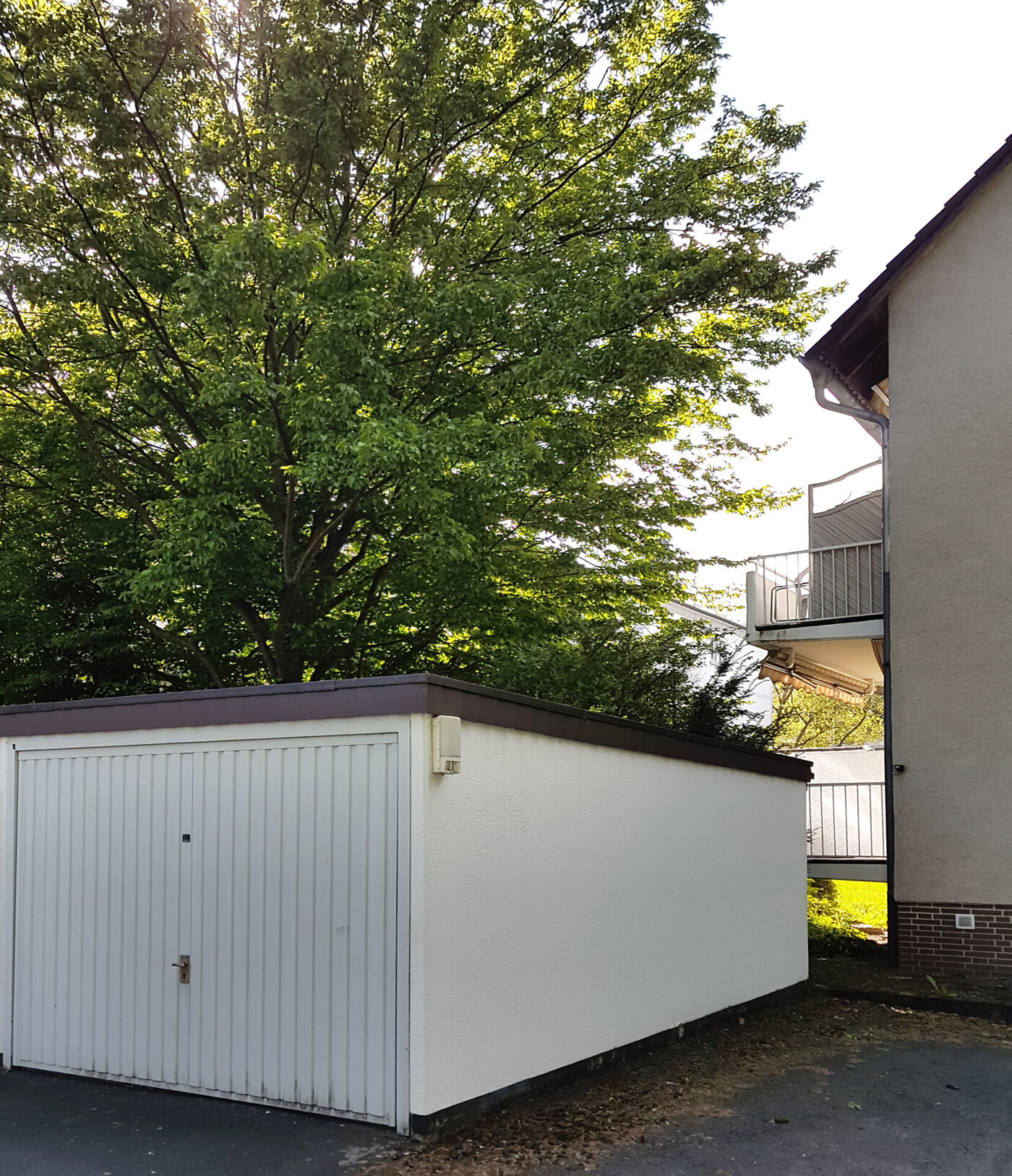 4086 - Garage