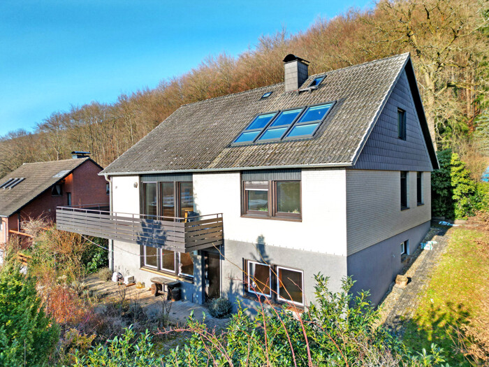 Großes Wohnhaus in reizvoller Fernblick- und Waldrandlage von Hann. Münden