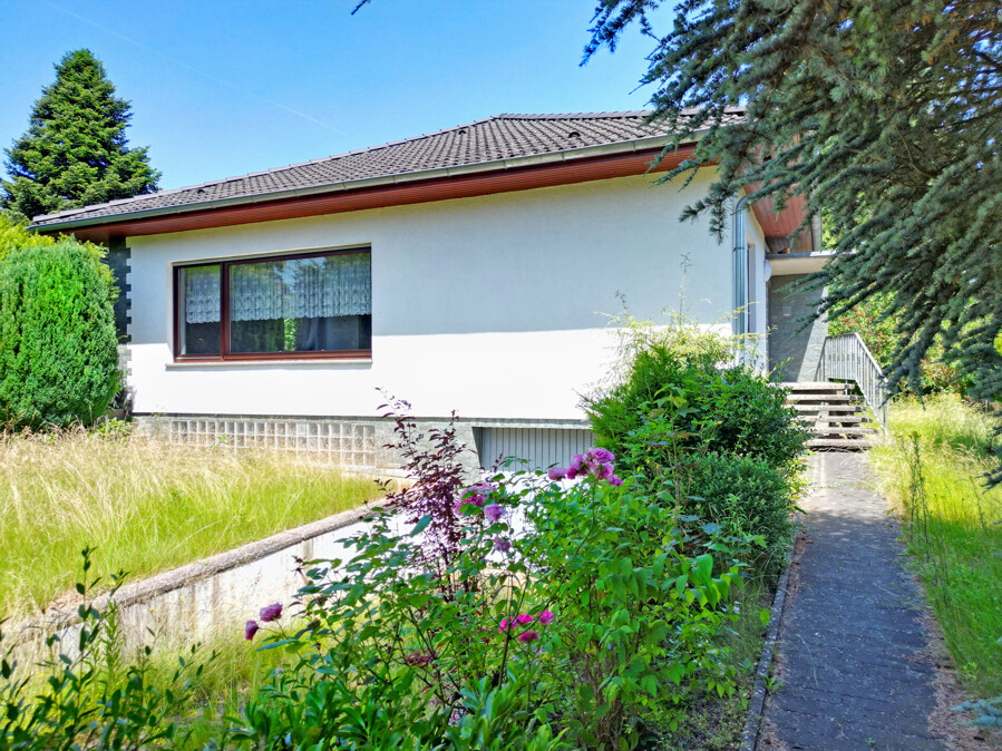 Walmdachbungalow auf 1.264 m² Traumgrundstück in begehrter Lage von Harleshausen
