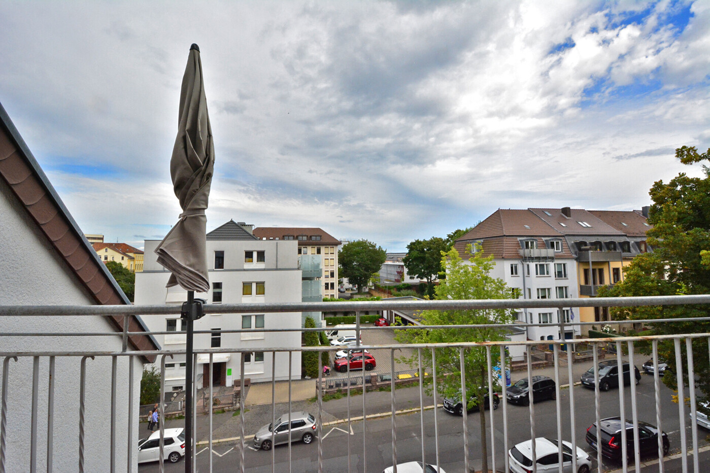 W8 - Balkon z Straßenseite