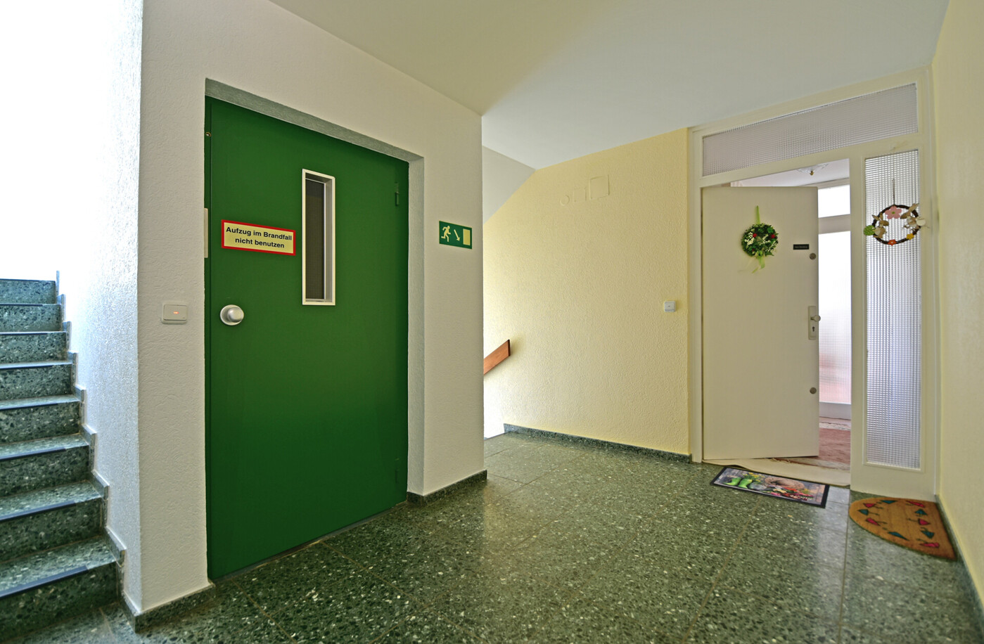 26-5557 - Wohnungseingang