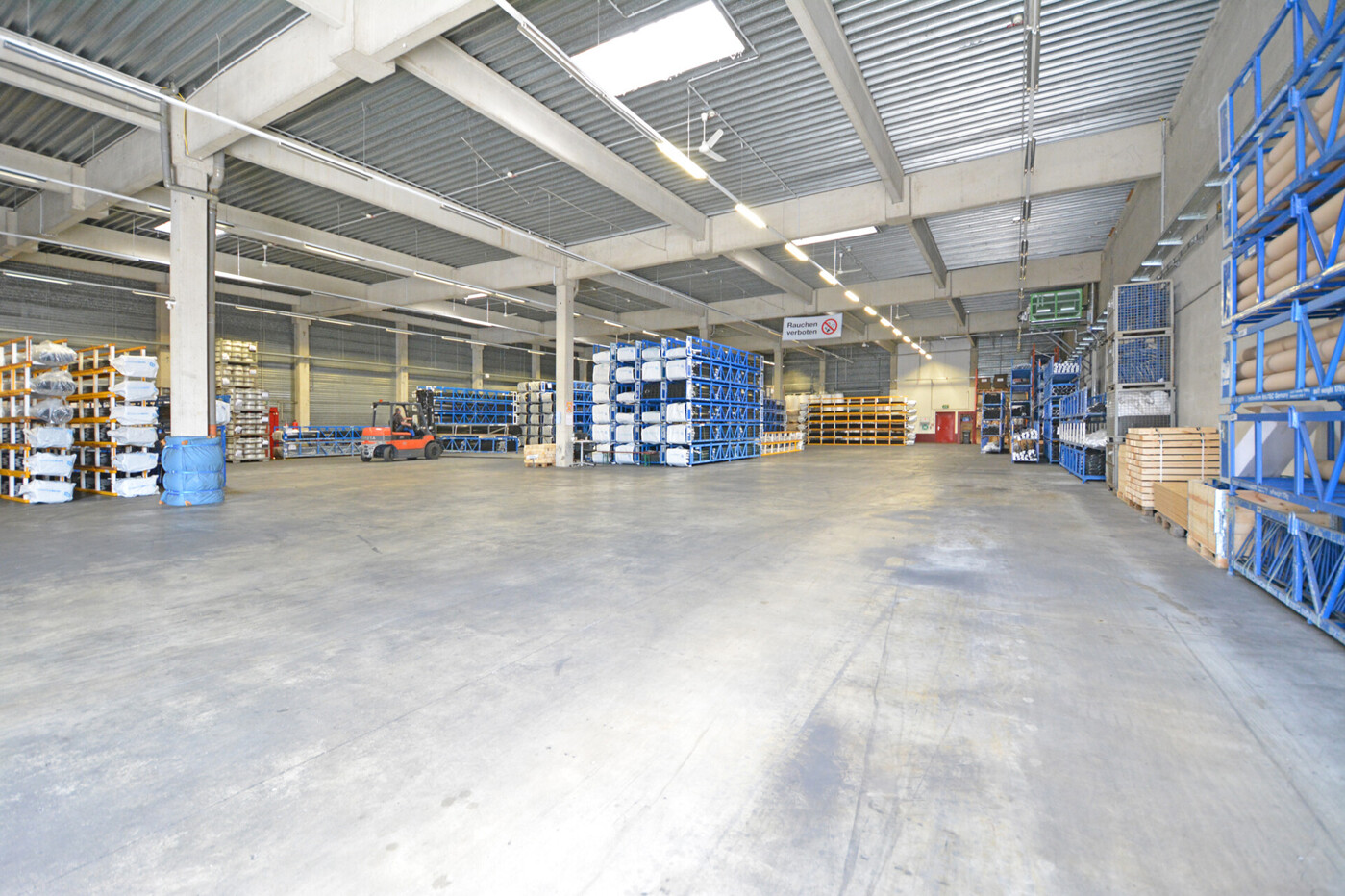Halle2