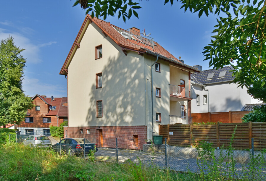 Top-gepflegtes Zweifamilienhaus mit Nebengebäude auf großem Grundstück in Wellerode