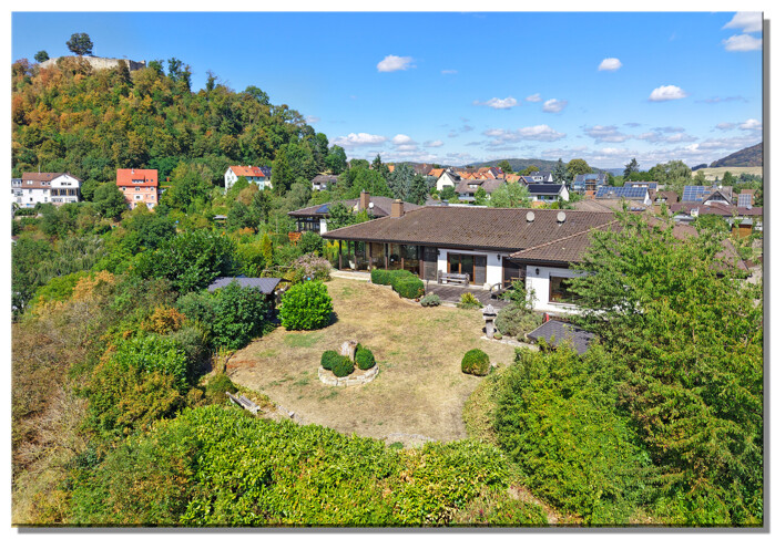 Beeindruckend in Größe und Lage und nahezu rundum Panoramablick, 2 Häuser auf 10.748 m² Grundstück