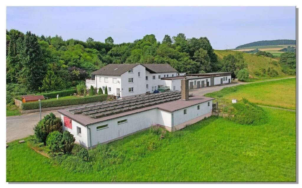 Interessante Wohn-und Gewerbeimmobilie mit viel Fläche, innen wie außen in Trendelburg