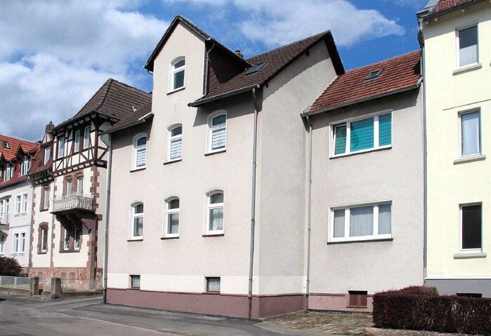 Freies Dreifamilienhaus in zentraler Stadtteil-Lage von Niederzwehren