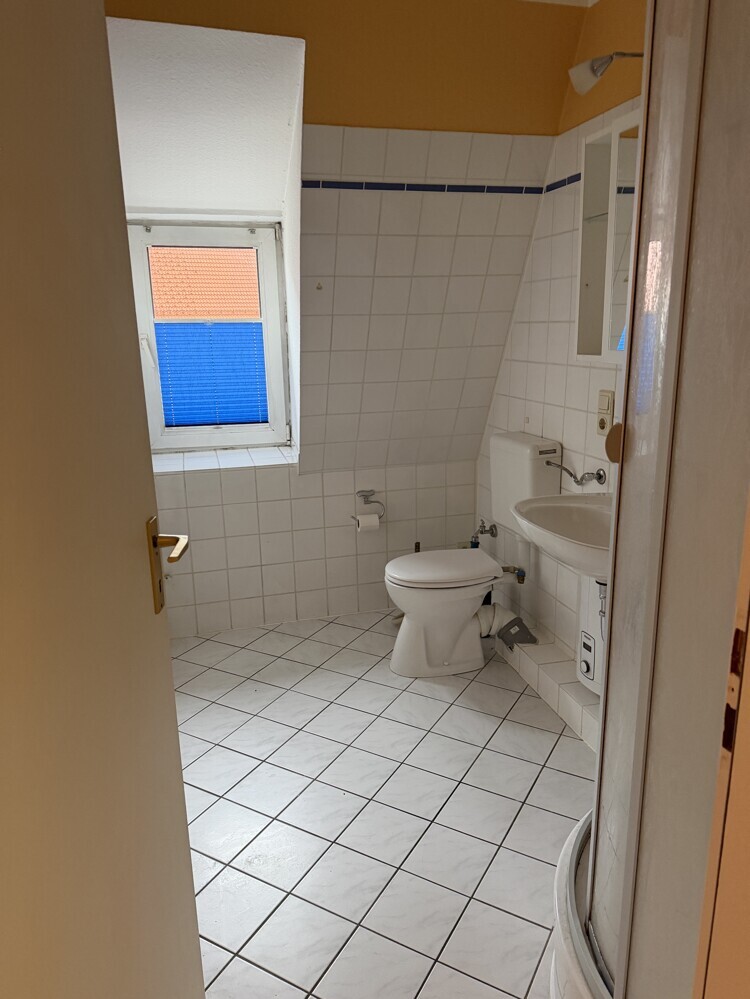 2-Zimmer-Dachgeschoss-Wohnung in Schwarz ... - Photo 3