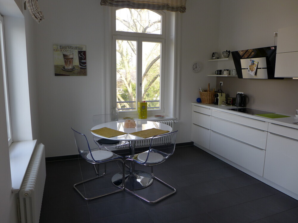 Schöne 6 Zimmer-Altbauwohnung mit Balkon ... - Photo 2