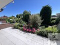 Terrasse mit Blick in den Garten