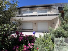 Außenansicht Terrasse mit Balkon