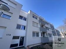 Aussenansicht Eingangsbereich mit Balkon 1