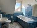  Badezimmer im Obergeschoss - Mit KI bearbeitet