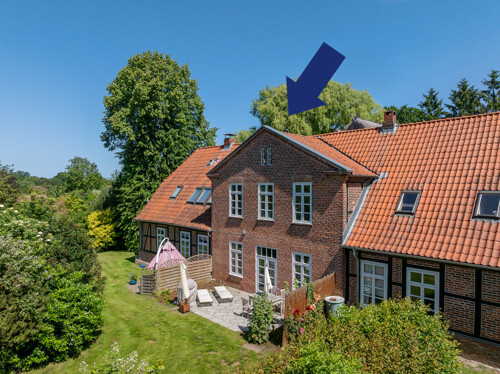 Ansicht Rückseite mit Terrasse und Garten