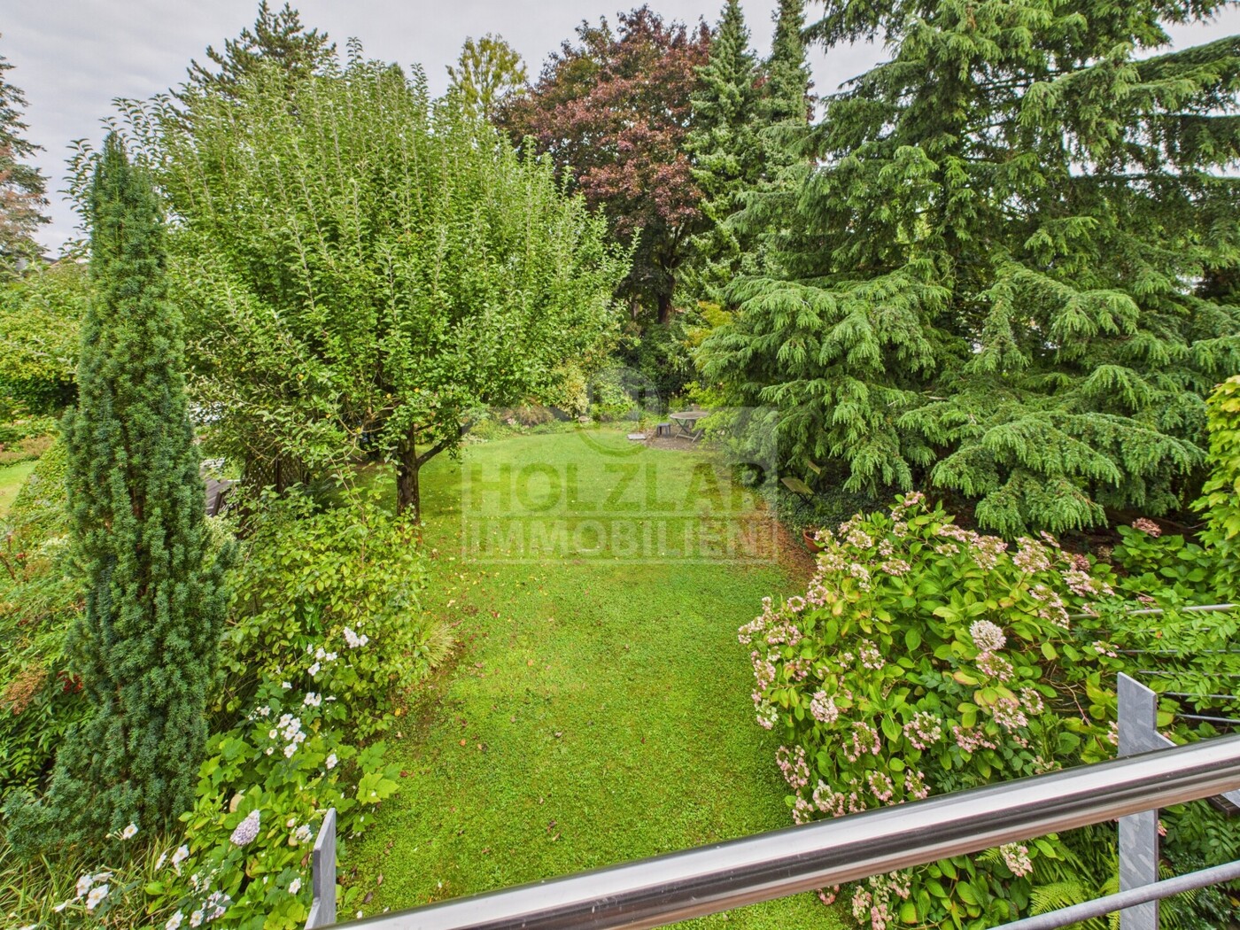Blick in vom Balkon